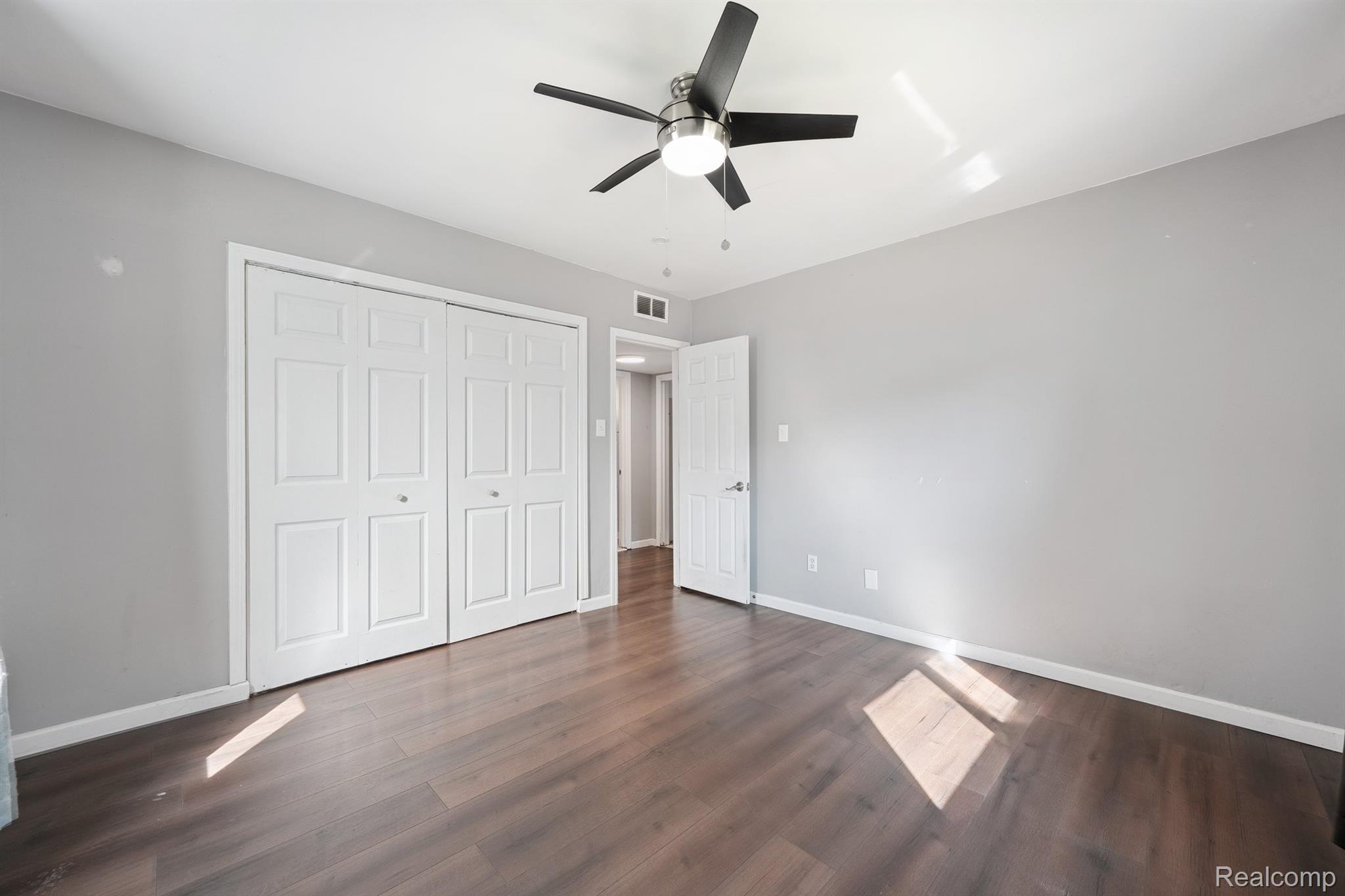 Madison Heights City, Michigan 48071, United States, 3 Bedrooms Bedrooms, ,2 BathroomsBathrooms,Residential,Pending,209851