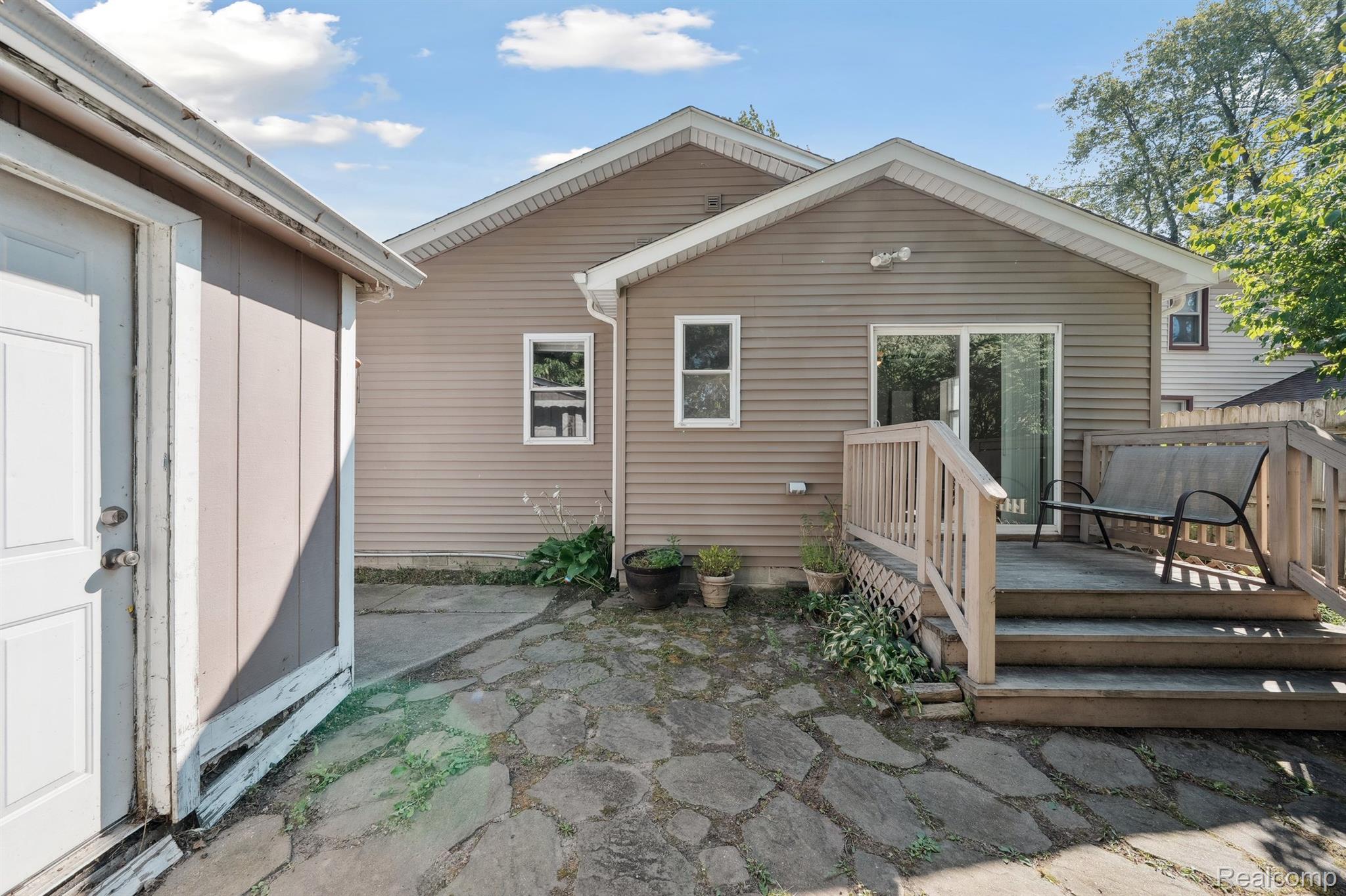 Madison Heights City, Michigan 48071, United States, 3 Bedrooms Bedrooms, ,2 BathroomsBathrooms,Residential,Pending,209851