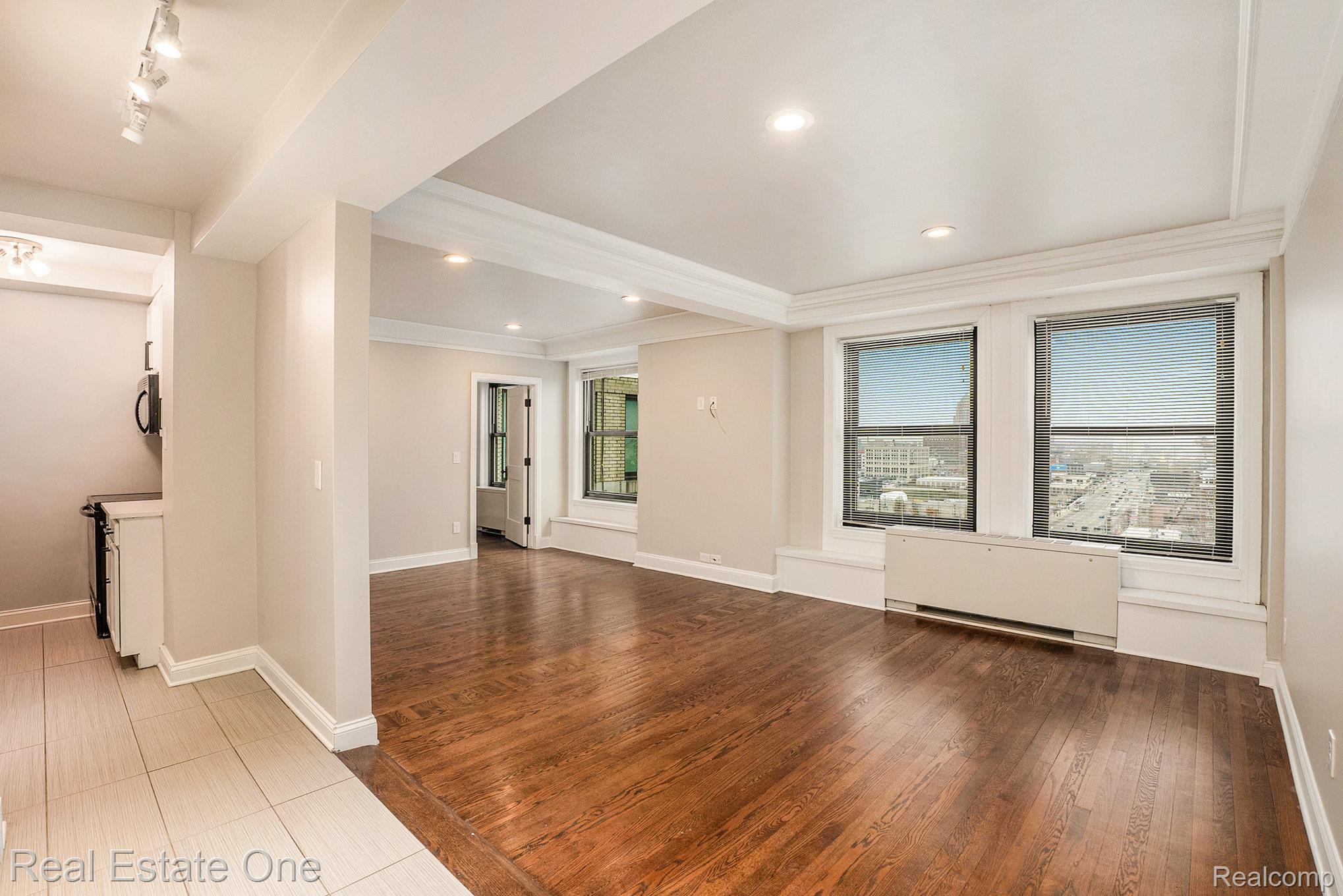 15 E Kirby Street 1125