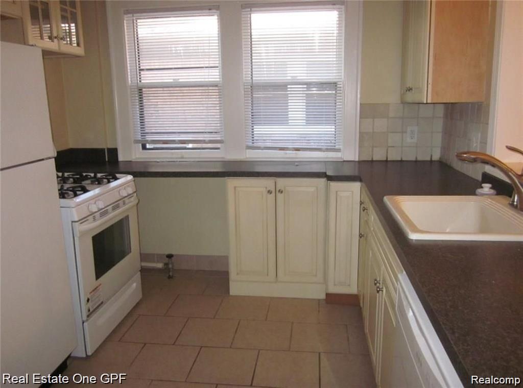 1005 BEACONSFIELD #2