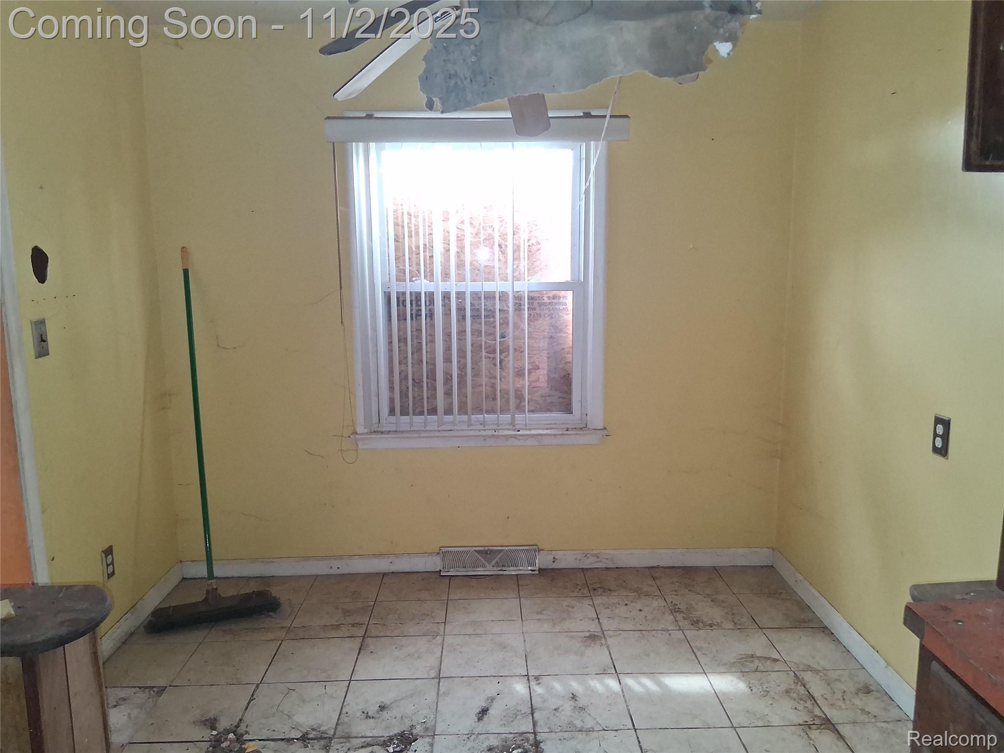 709 E MARGARET Street