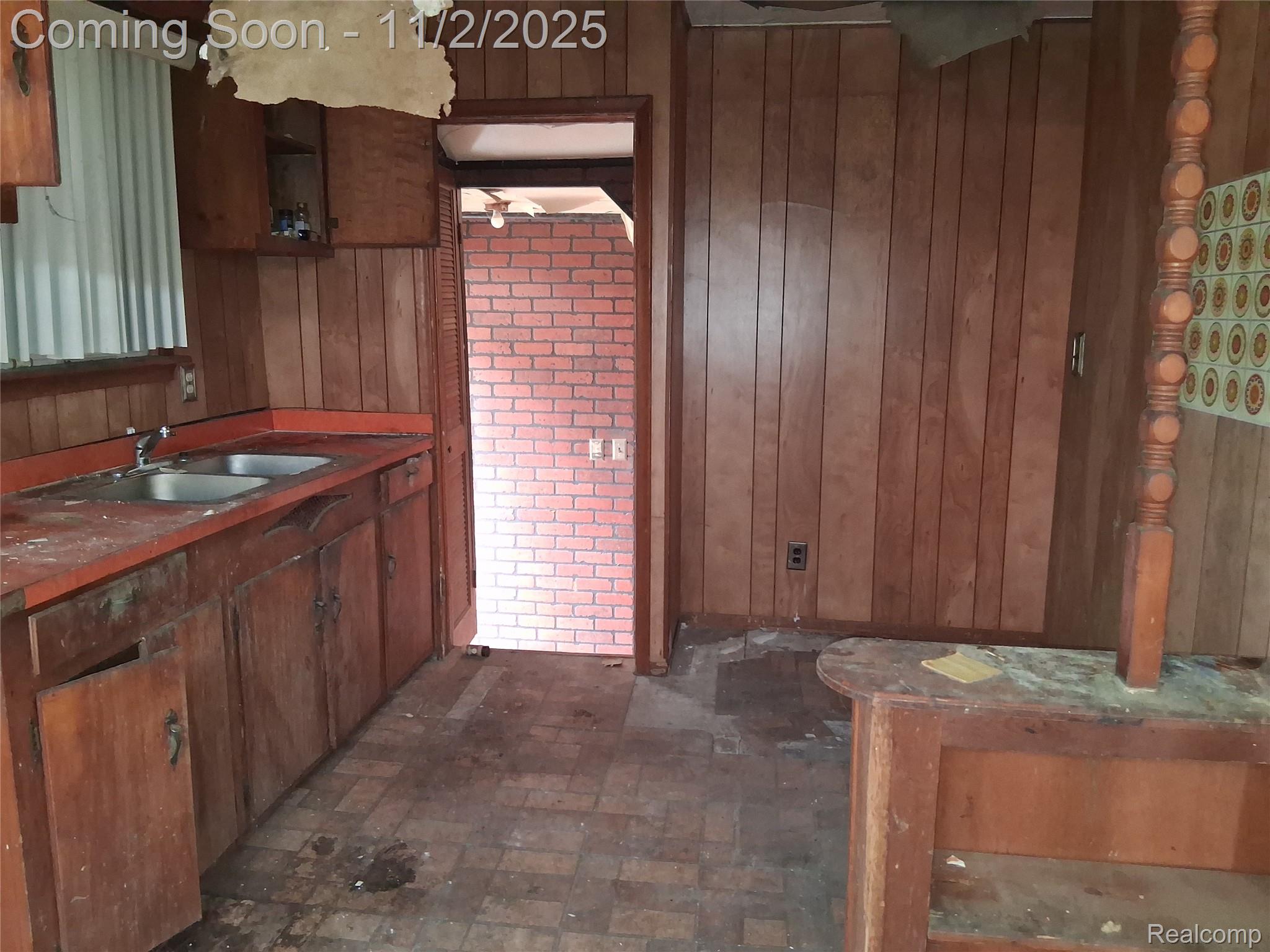 709 E MARGARET Street