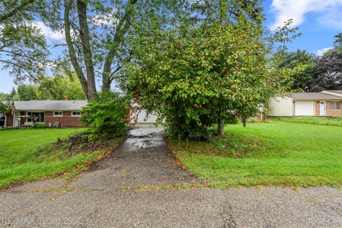Tiny photo for 90 Lorberta Lane, Waterford Charter Township, MI 48328 (MLS # 20261076797)