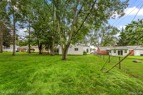 Tiny photo for 90 Lorberta Lane, Waterford Charter Township, MI 48328 (MLS # 20261076797)