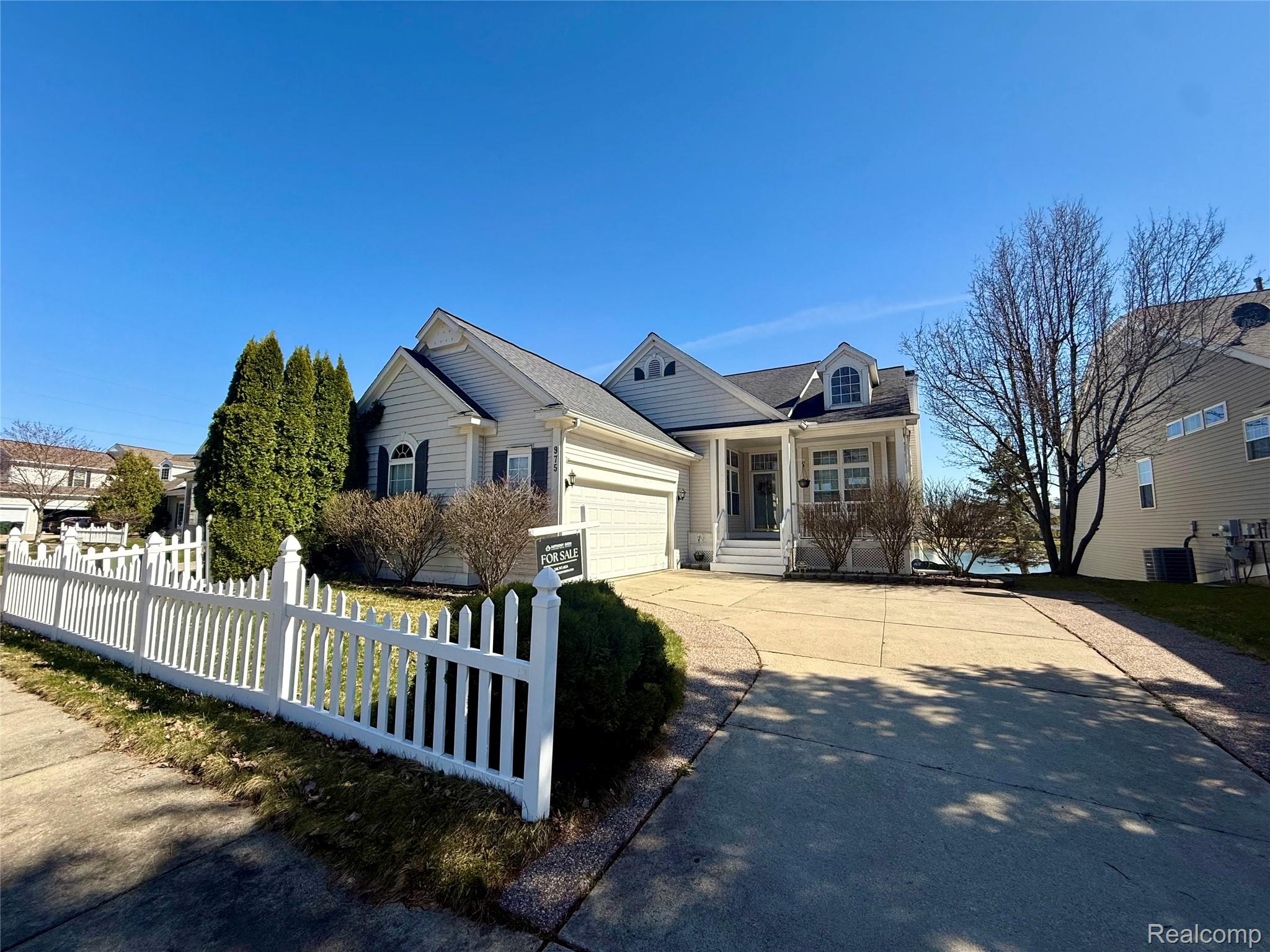975 Watersedge Court