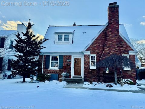 1253 Grayton Street Grosse Pointe Park City MI 48230