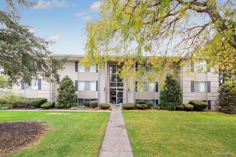 33302 Kingslane Court 4 Farmington City MI 48336