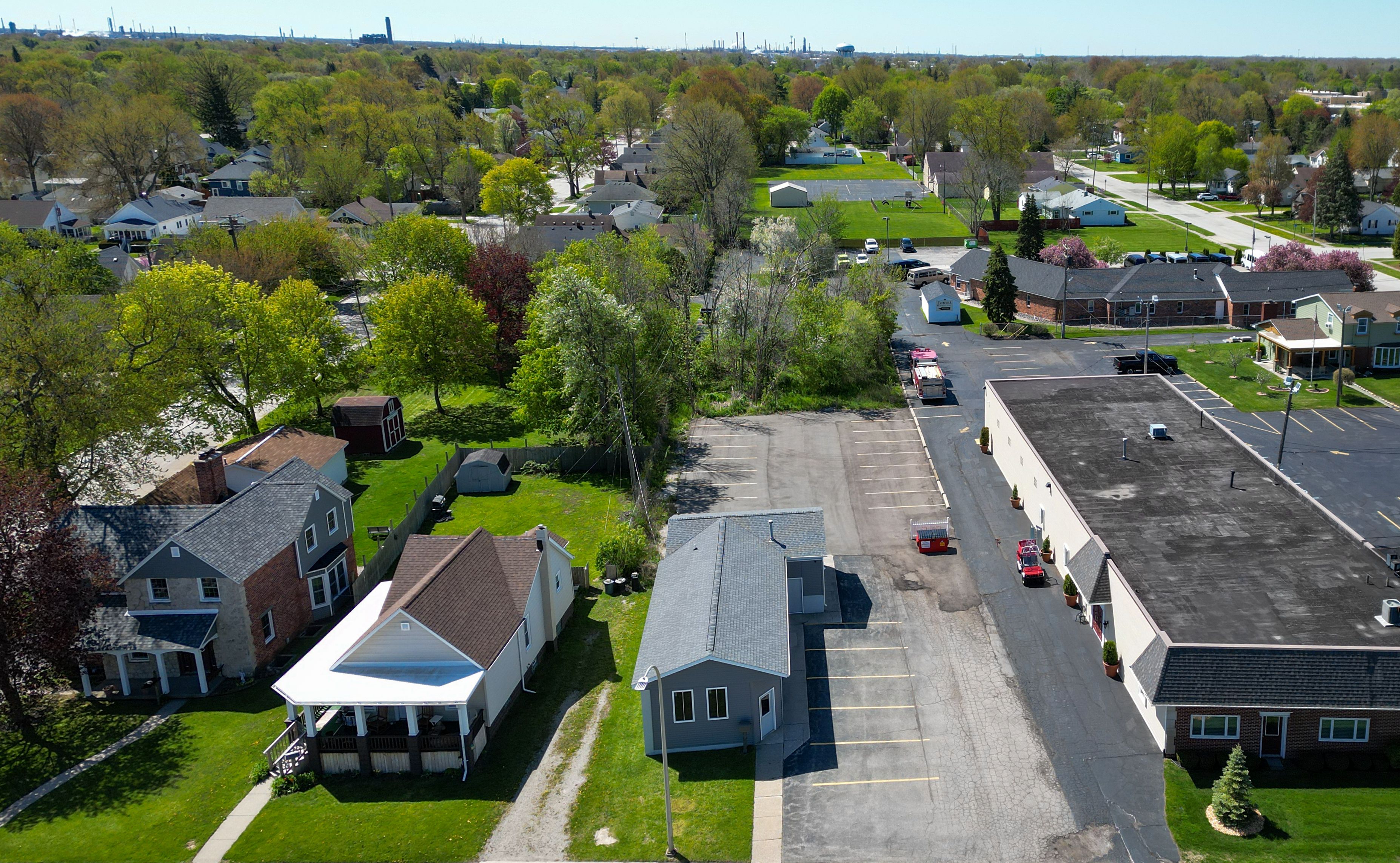 1612 LAPEER Avenue