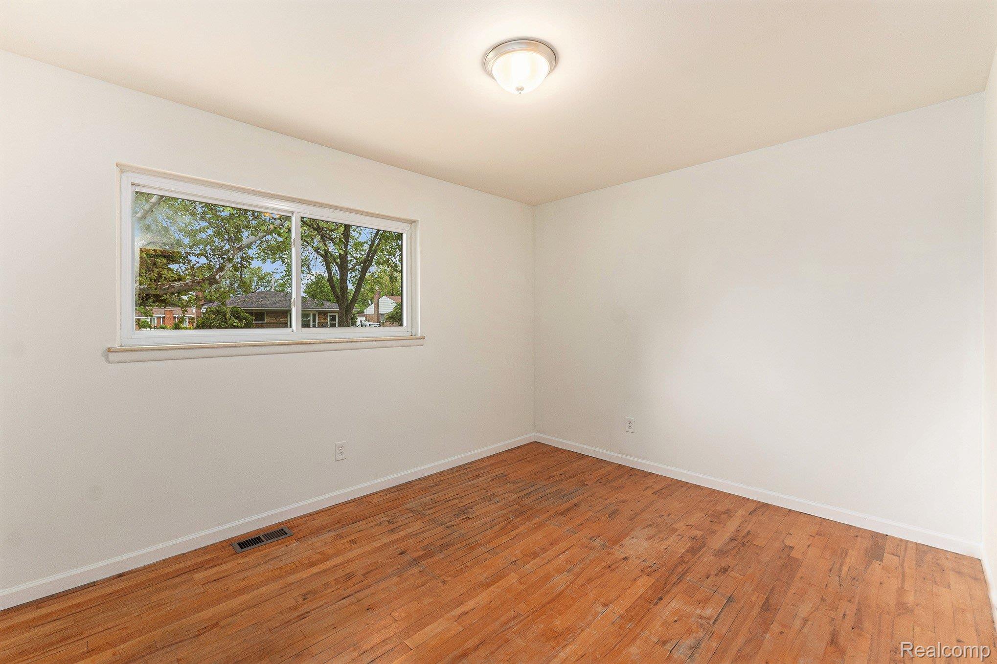 Warren City, Michigan 48089, United States, 3 Bedrooms Bedrooms, ,2 BathroomsBathrooms,Residential,Active,141533