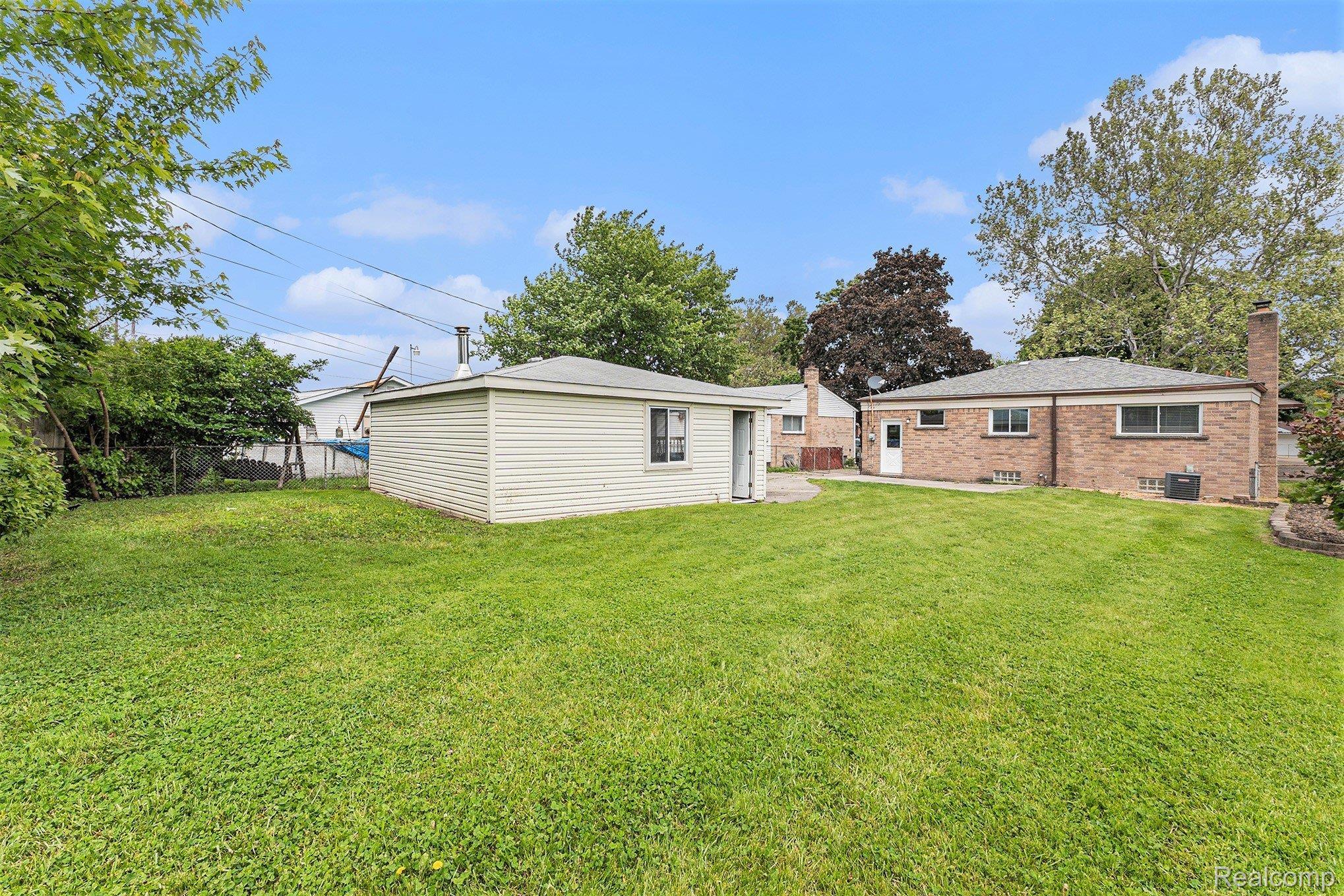 Warren City, Michigan 48089, United States, 3 Bedrooms Bedrooms, ,2 BathroomsBathrooms,Residential,Active,141533