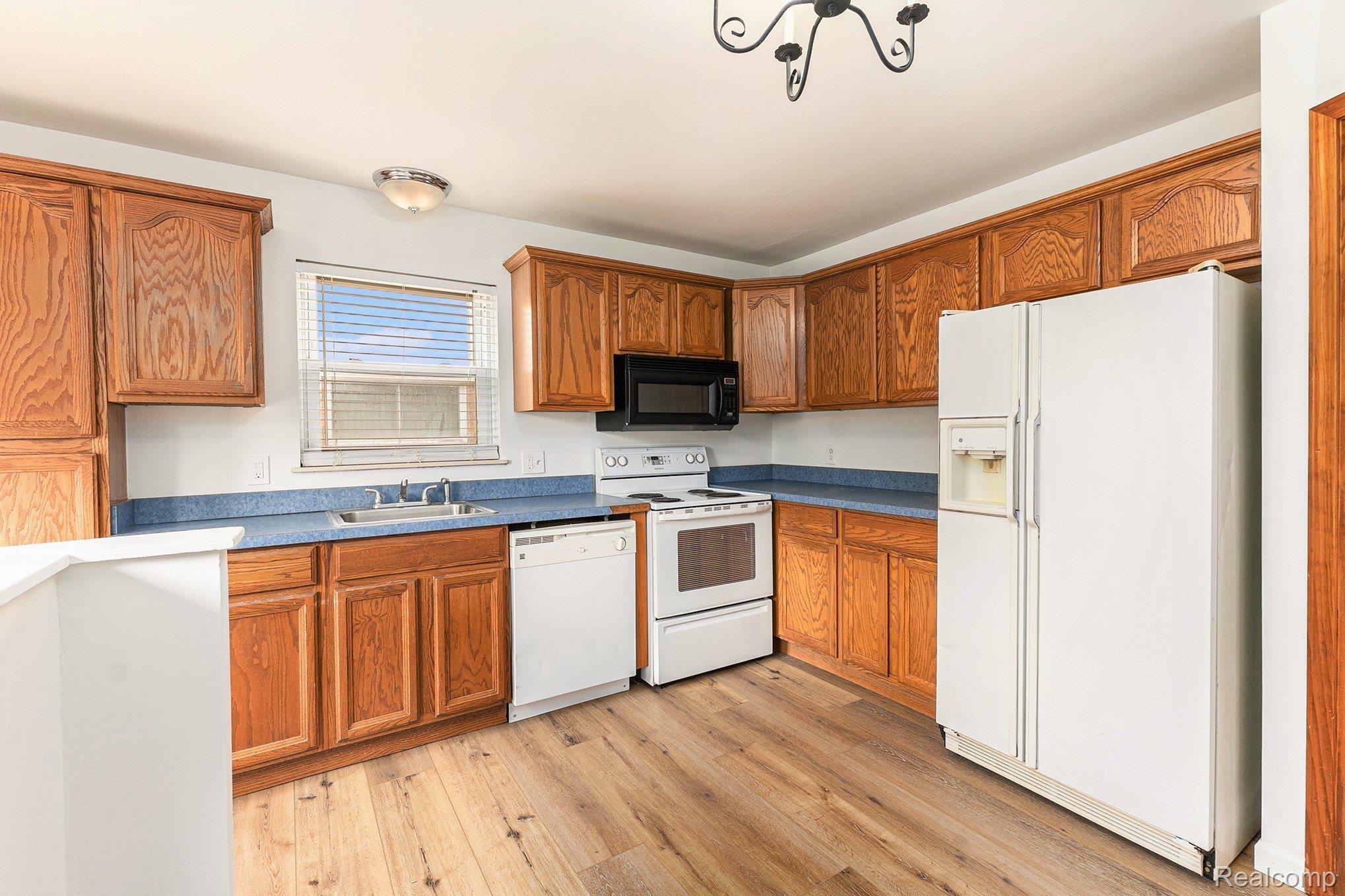 Warren City, Michigan 48089, United States, 3 Bedrooms Bedrooms, ,2 BathroomsBathrooms,Residential,Active,141533