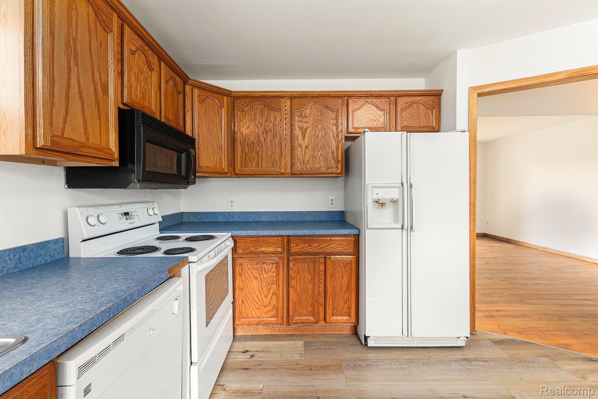 Warren City, Michigan 48089, United States, 3 Bedrooms Bedrooms, ,2 BathroomsBathrooms,Residential,Active,141533