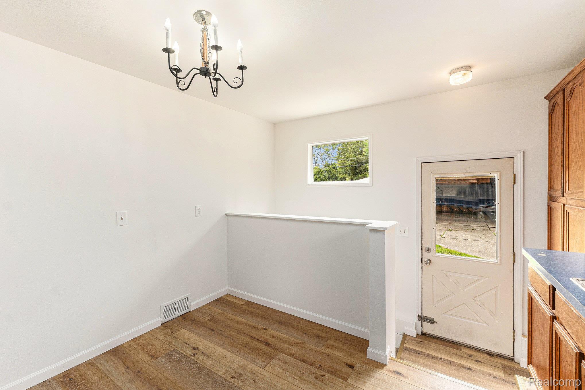 Warren City, Michigan 48089, United States, 3 Bedrooms Bedrooms, ,2 BathroomsBathrooms,Residential,Active,141533