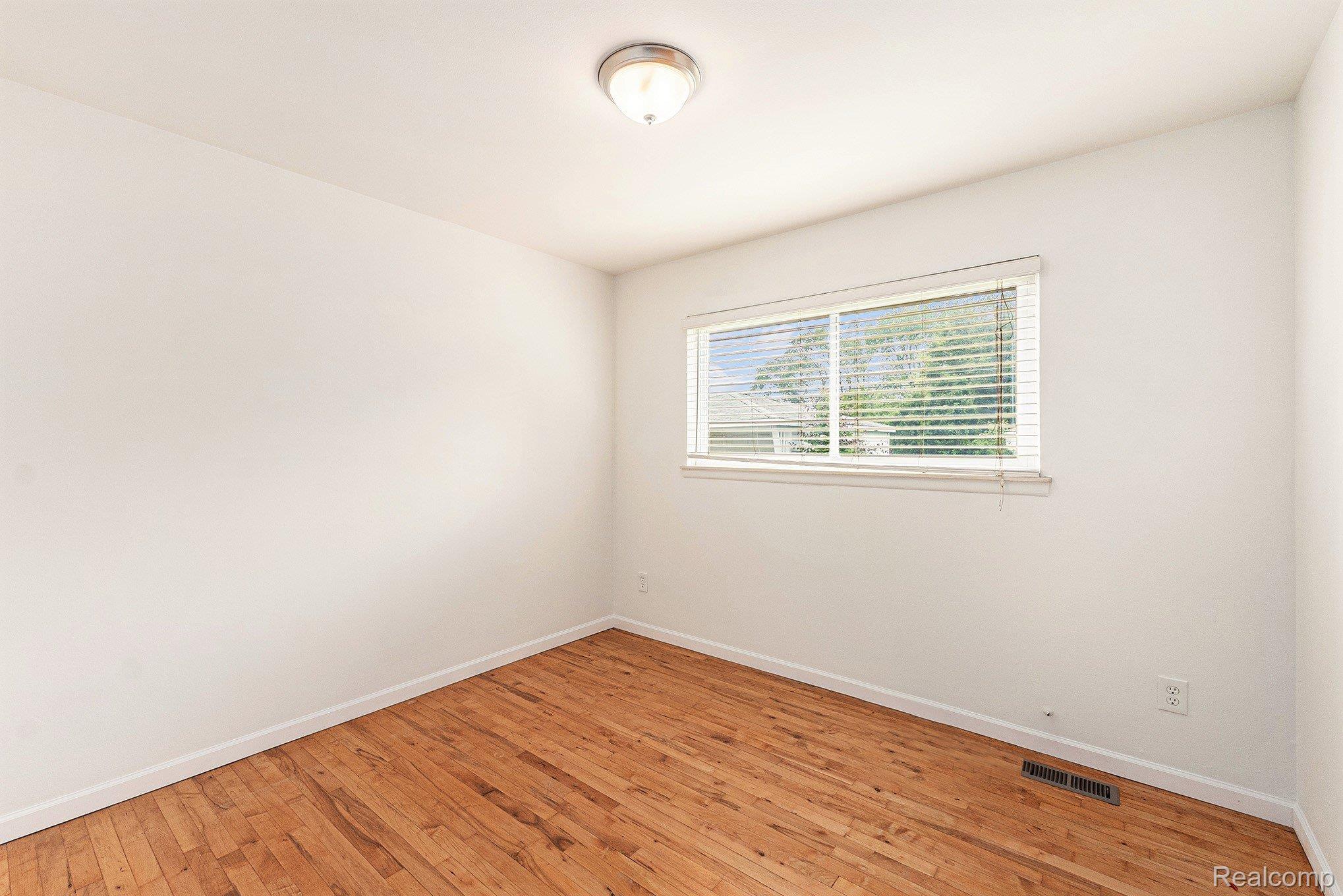 Warren City, Michigan 48089, United States, 3 Bedrooms Bedrooms, ,2 BathroomsBathrooms,Residential,Active,141533