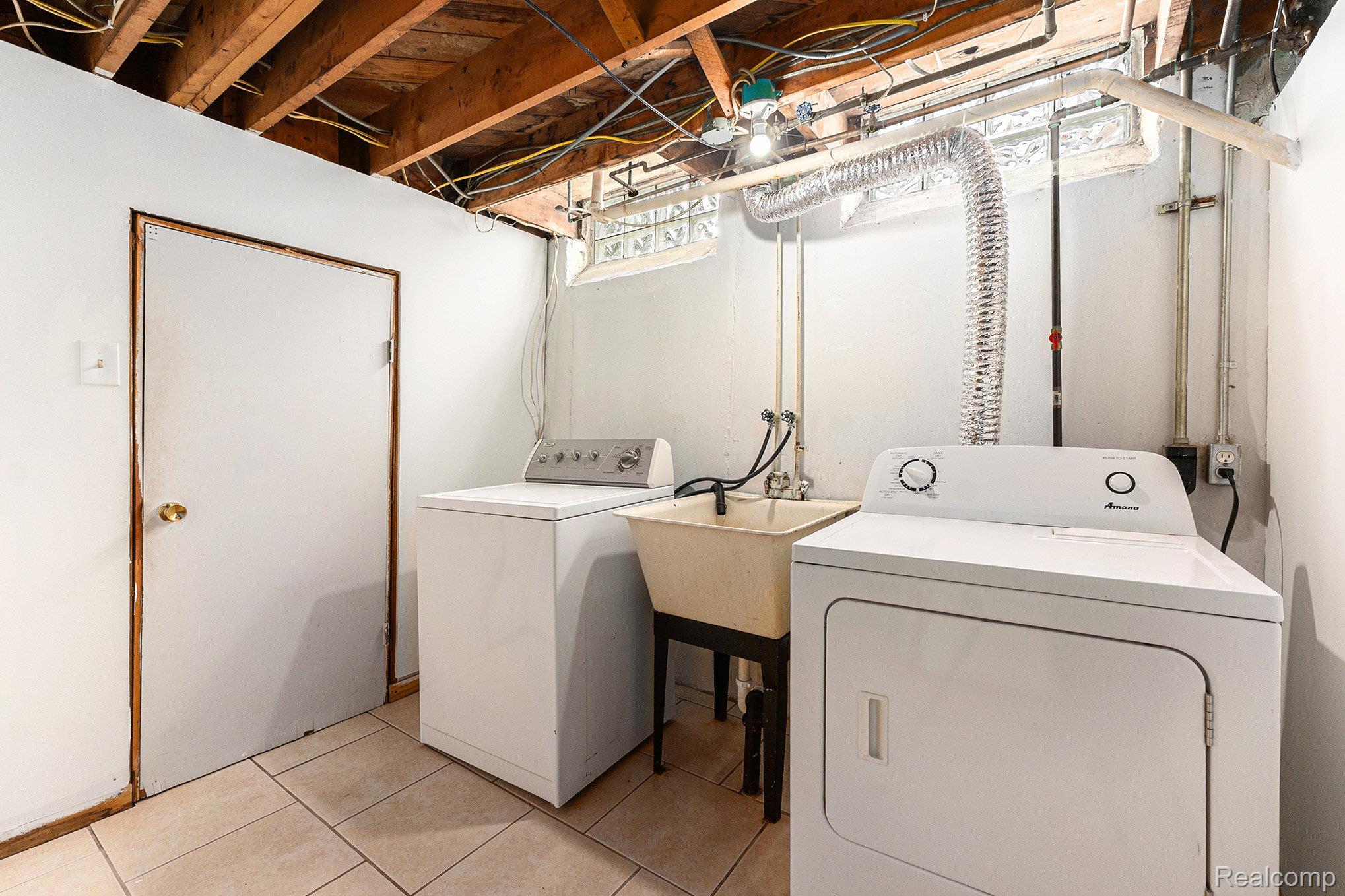 Warren City, Michigan 48089, United States, 3 Bedrooms Bedrooms, ,2 BathroomsBathrooms,Residential,Active,141533