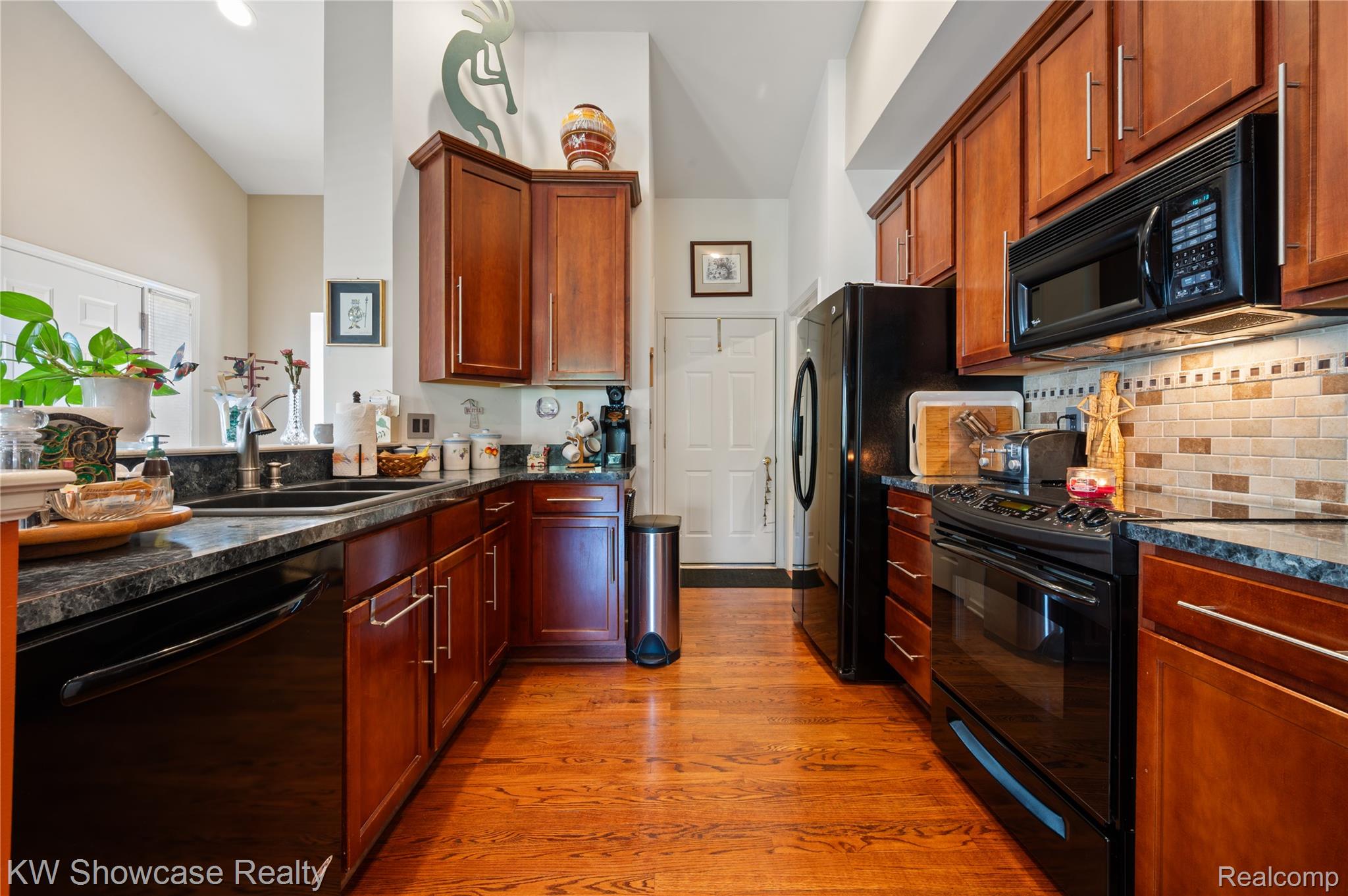 727 Mill Pointe Drive 16