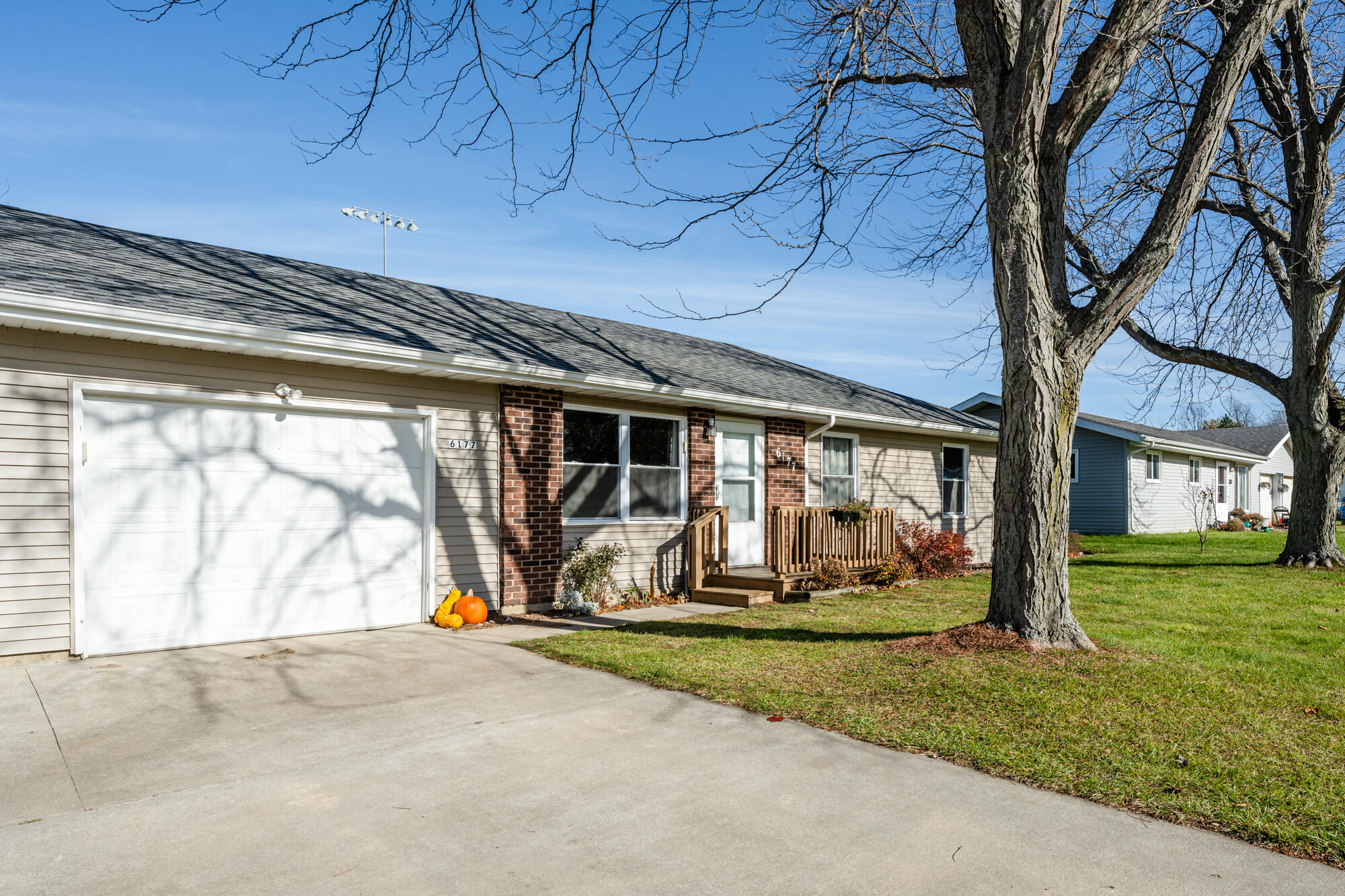 6175/6177 Aubill Drive