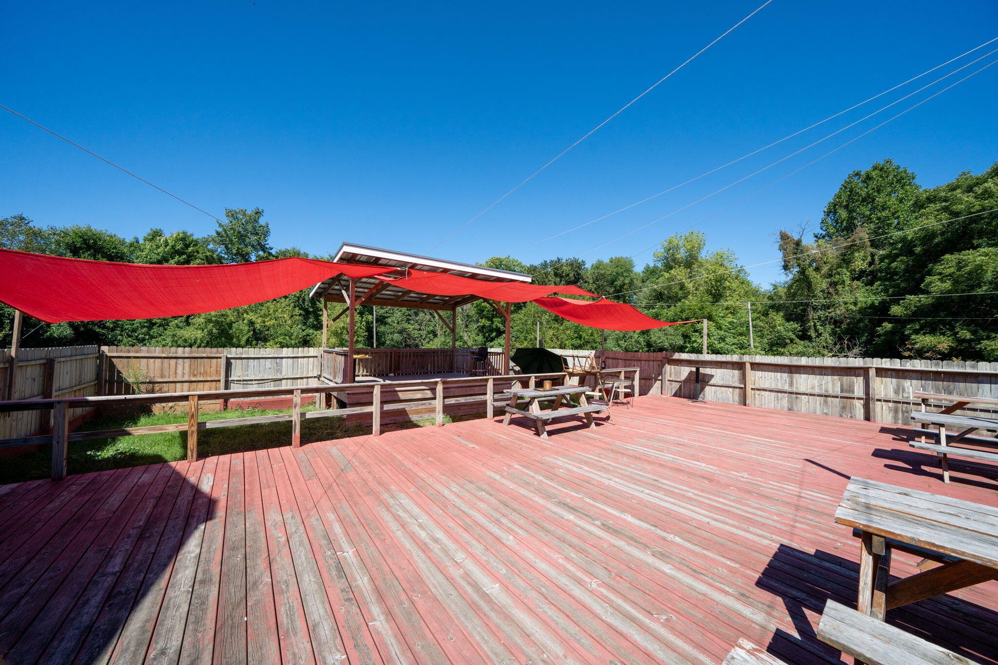 18089 W State Street