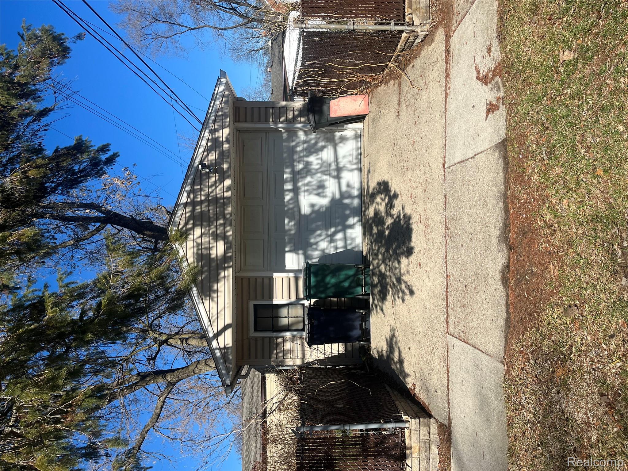 3102 N Altadena Avenue