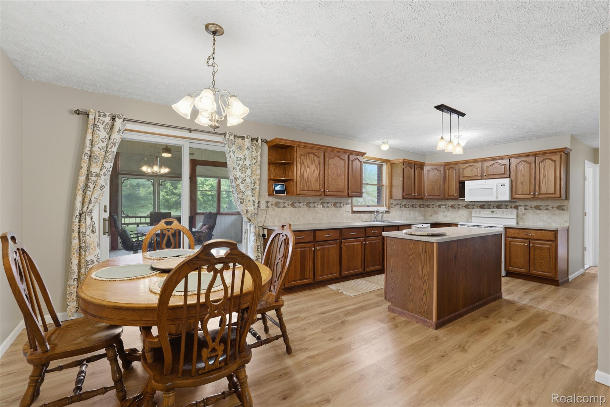 3843 Hooker Road