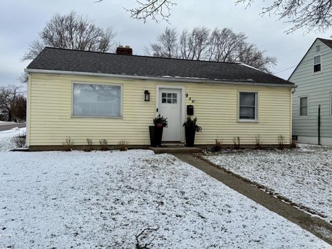 930 W 3rd Street Rochester City MI 48307