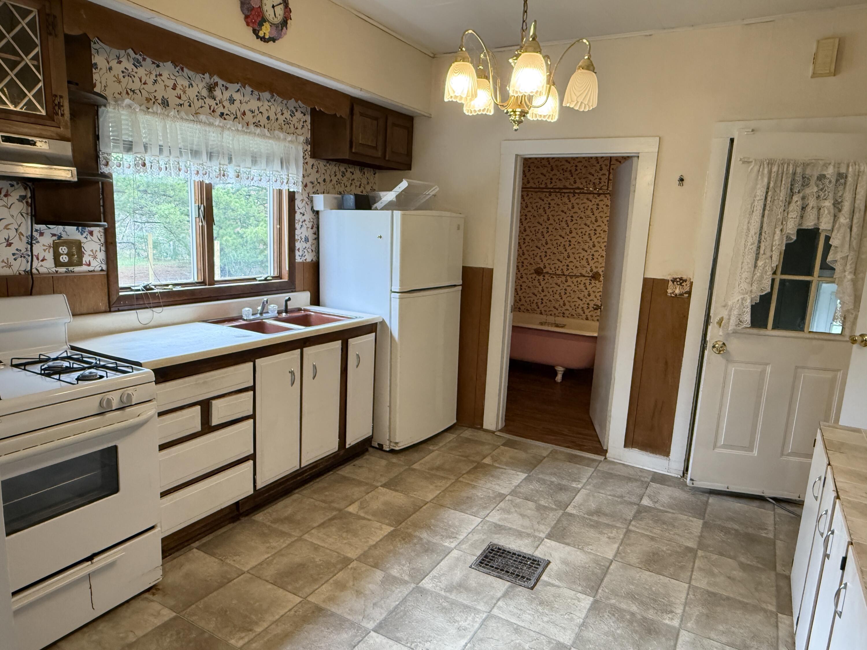 1902 W Ogilvie Avenue