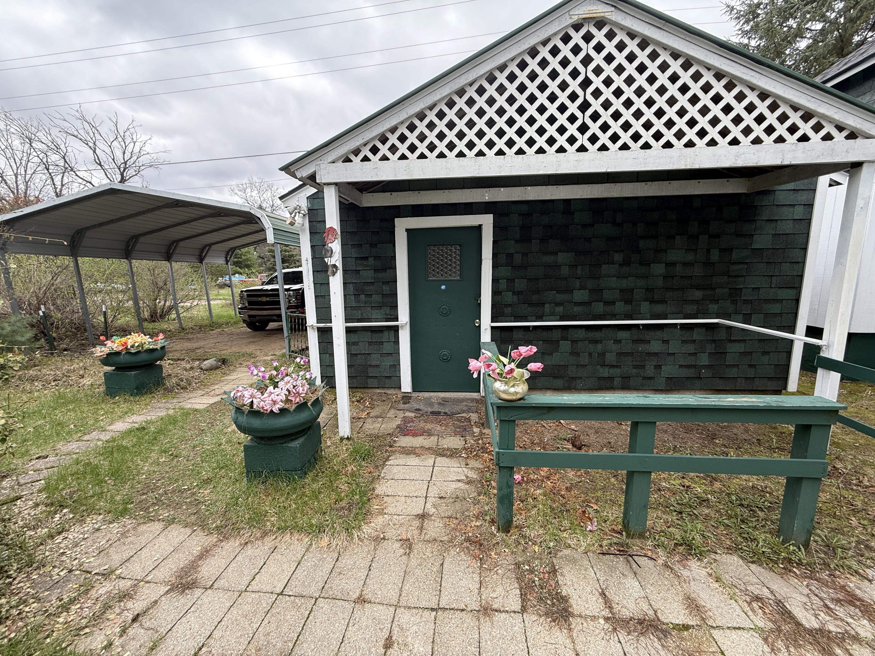 1902 W Ogilvie Avenue