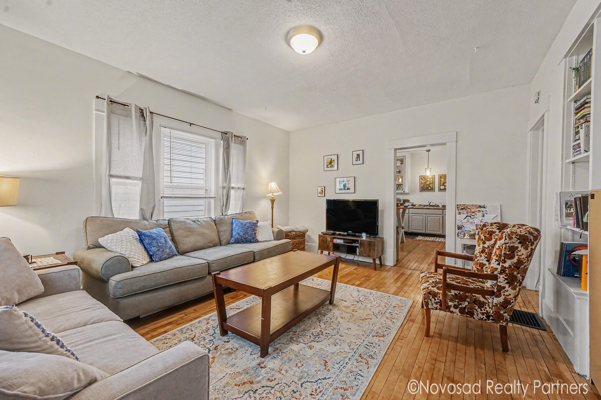 725 Crescent Street NE