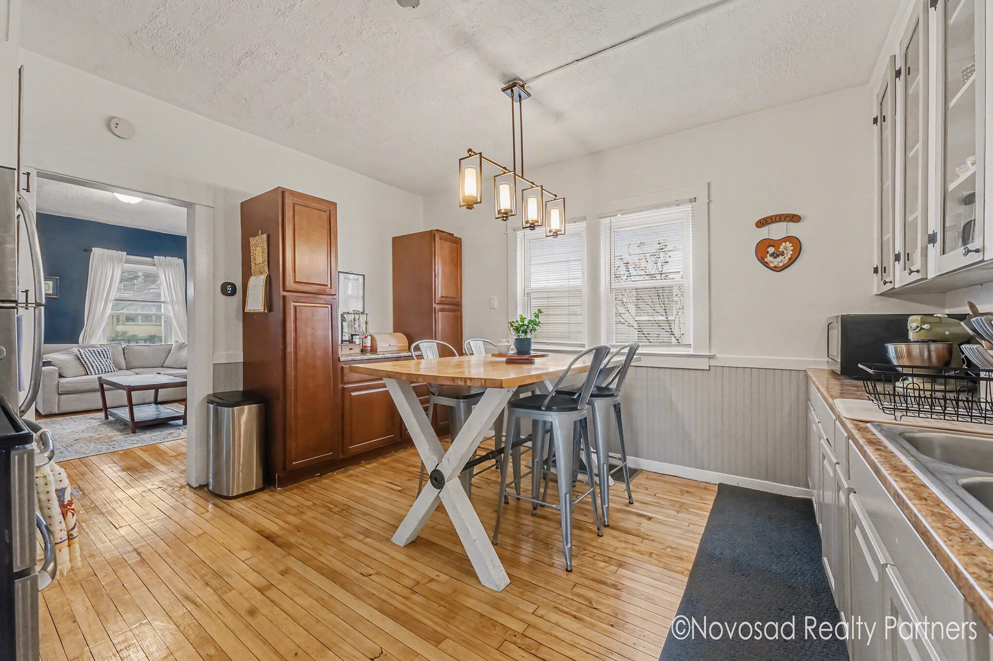 725 Crescent Street NE