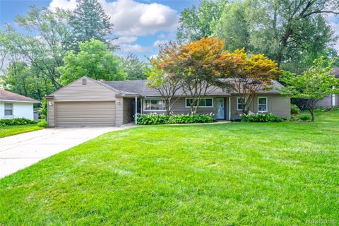 Photo of 2329 Rutherford Road, Bloomfield Charter Township, MI 48302 (MLS # 20261071340)