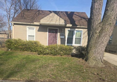 25842 Leach Street Roseville City MI 48066