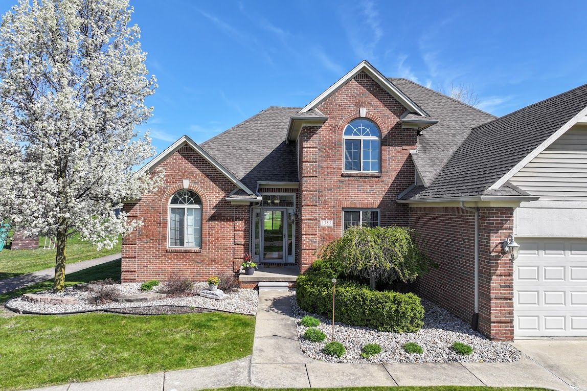1355 RIDGE VIEW Court