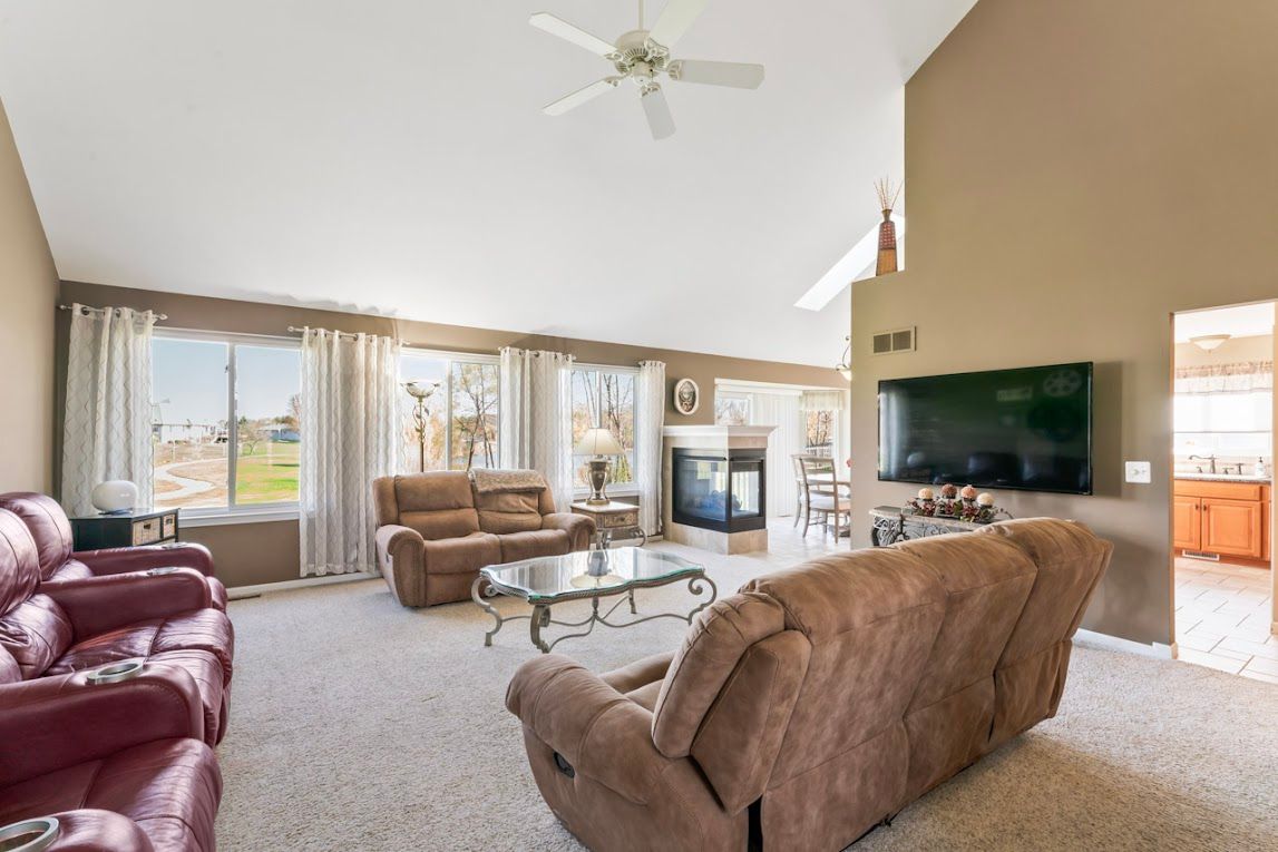 1355 RIDGE VIEW Court