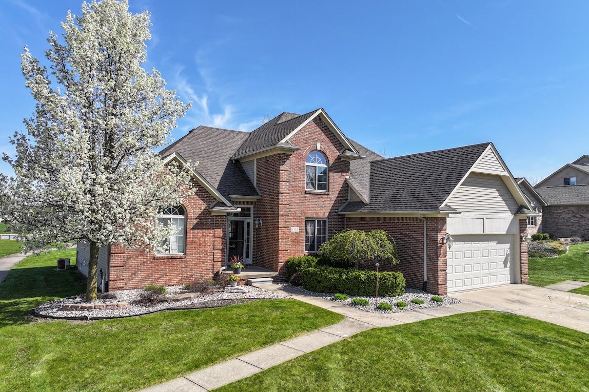 1355 RIDGE VIEW Court