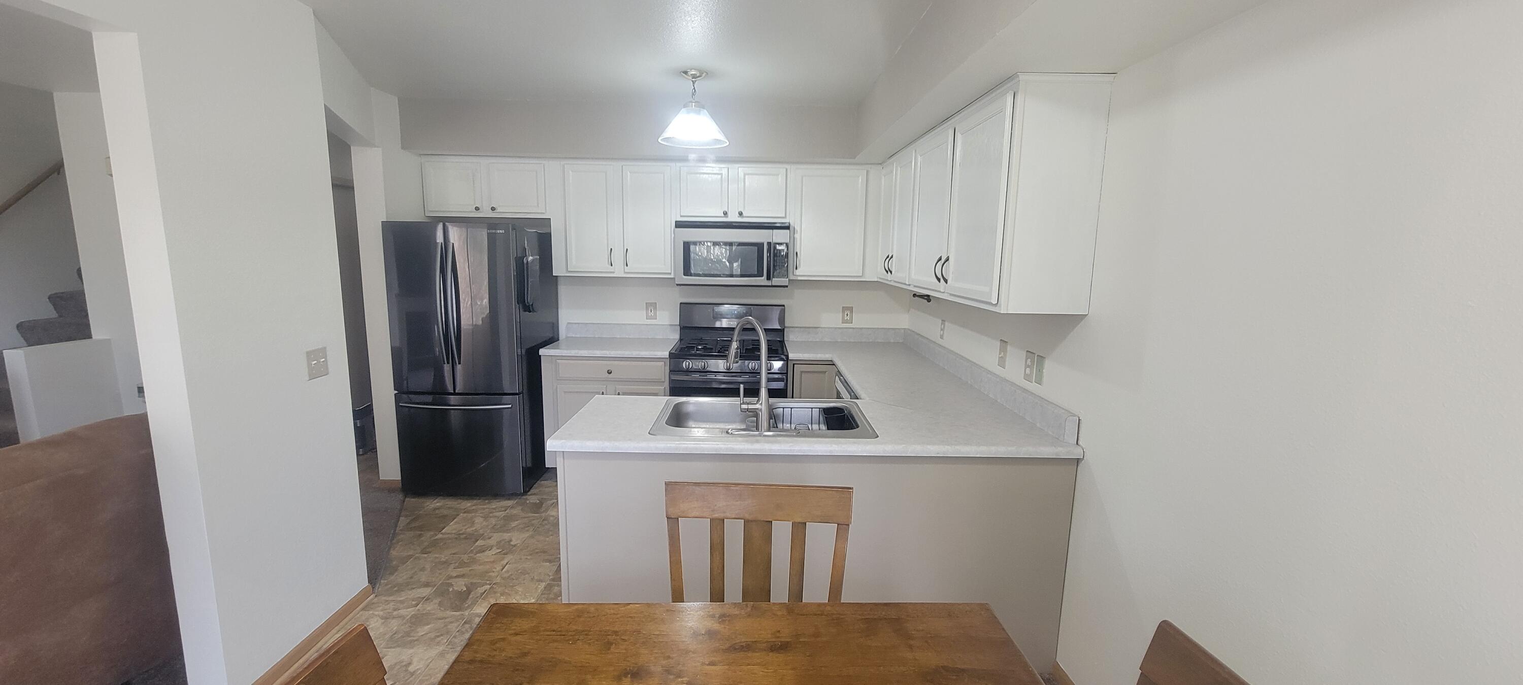 518 LAWRENCE Avenue 5