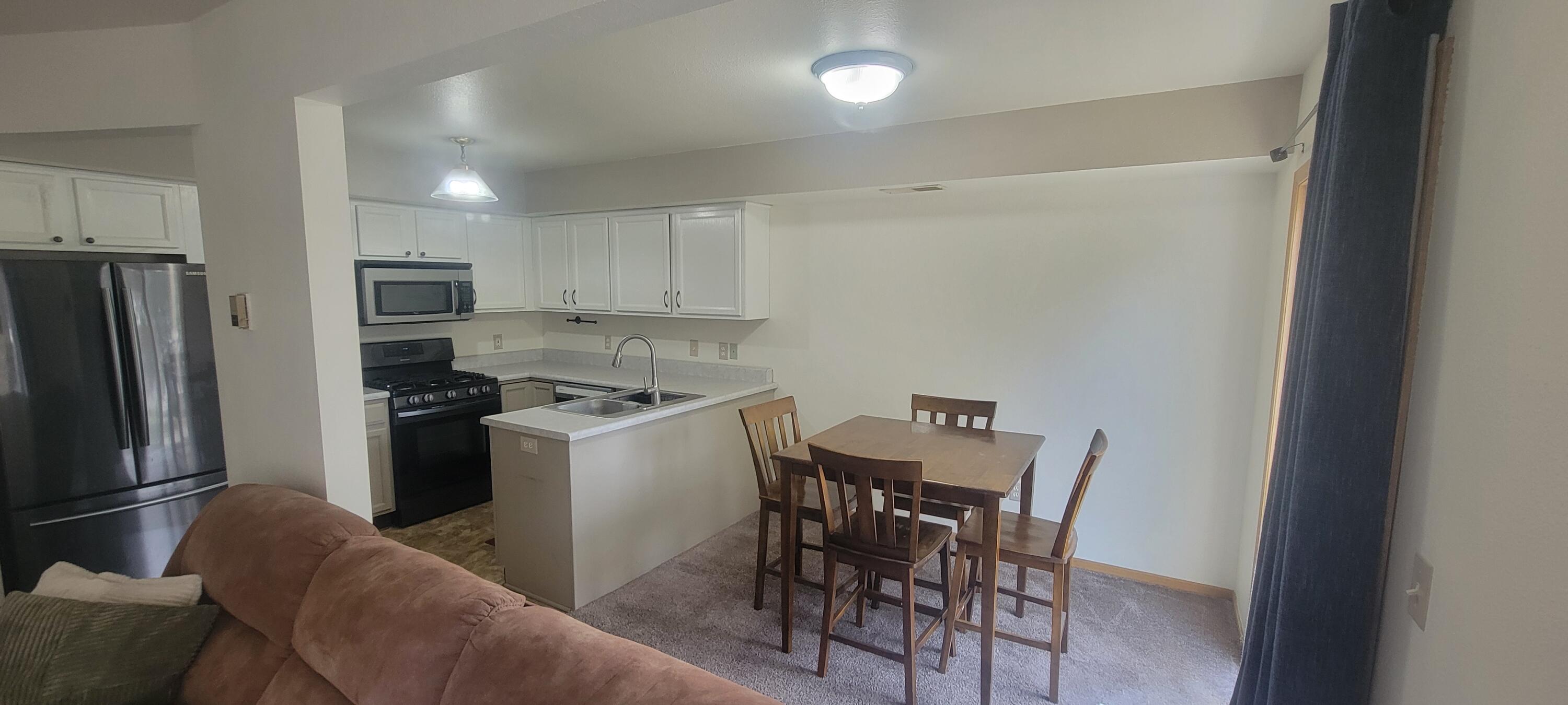 518 LAWRENCE Avenue 5