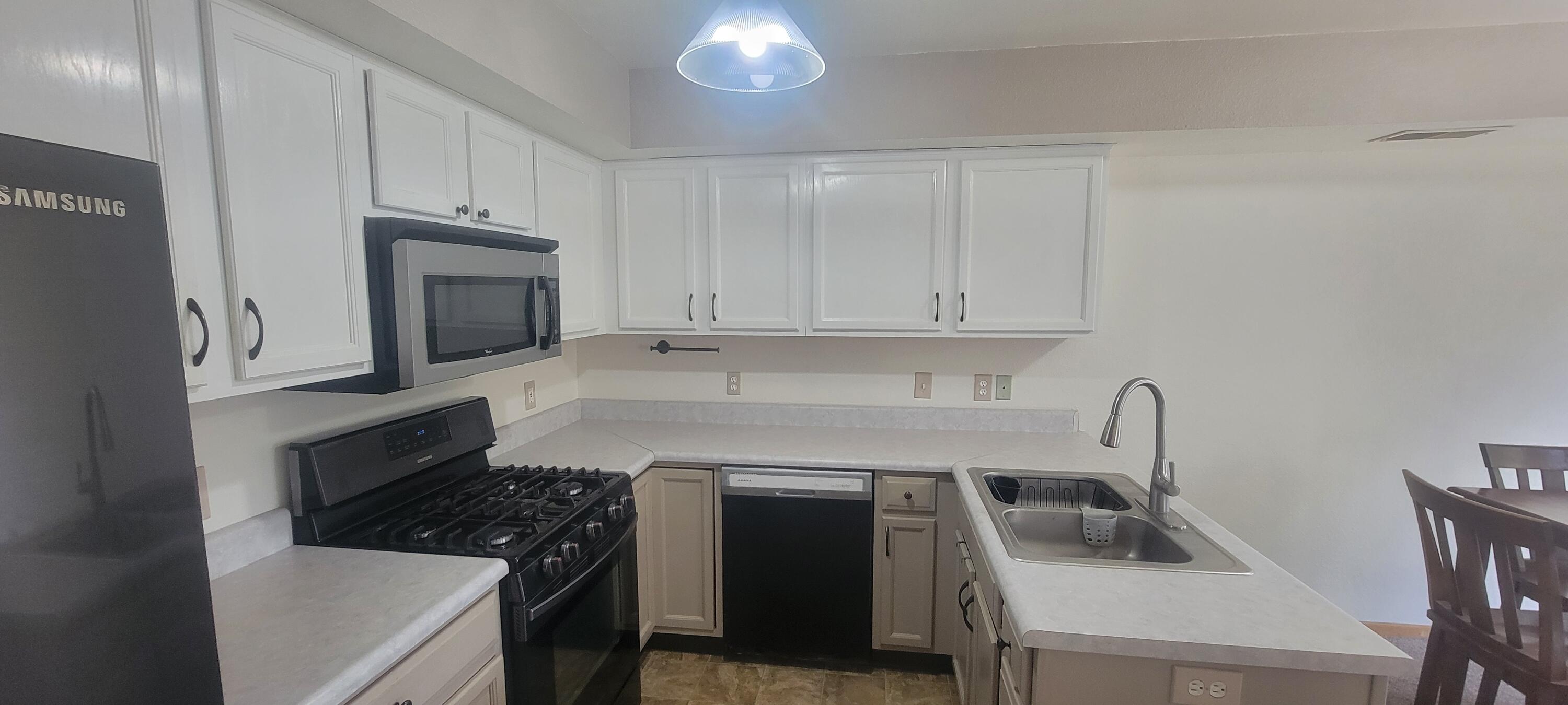 518 LAWRENCE Avenue 5