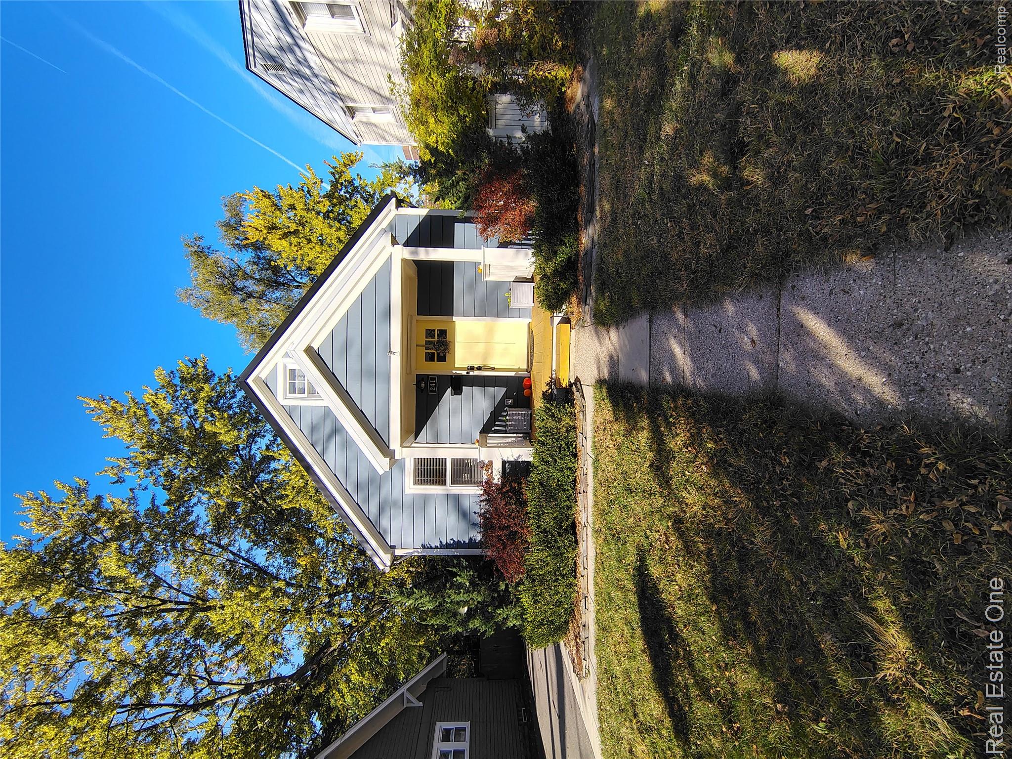 241 N Helen Avenue