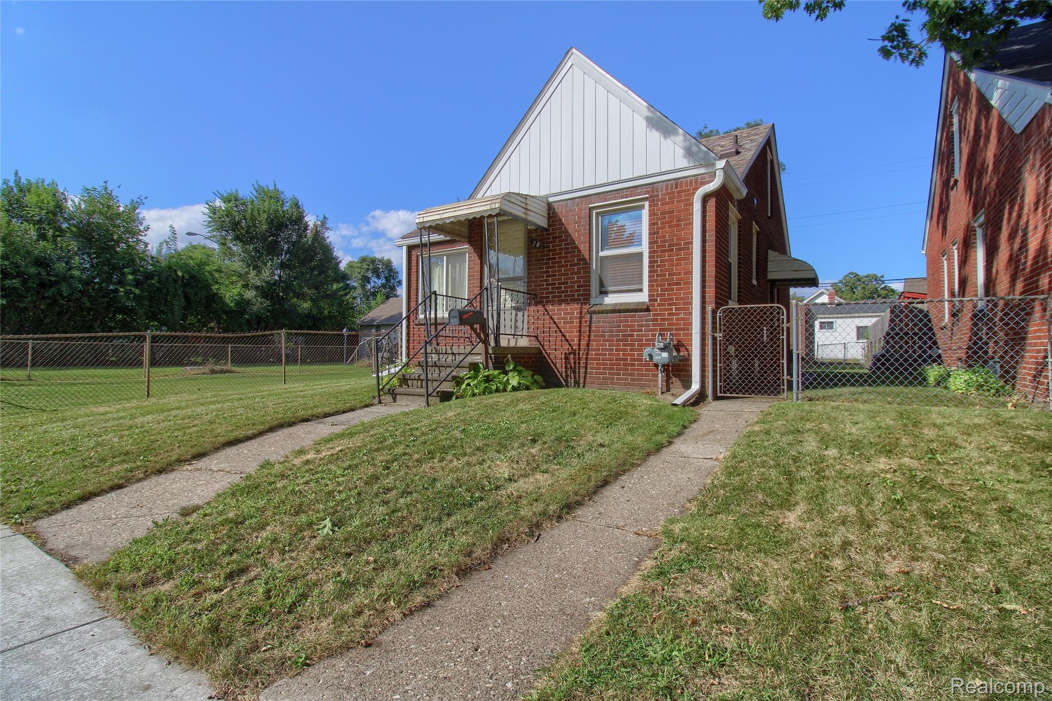 28 W Auburn Street