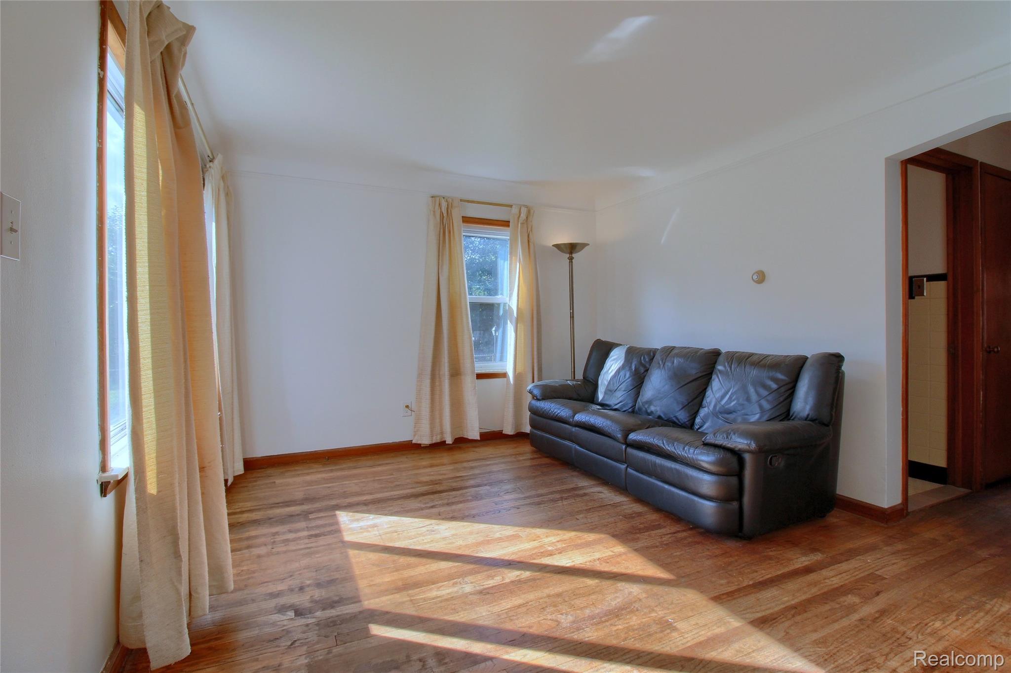28 W Auburn Street