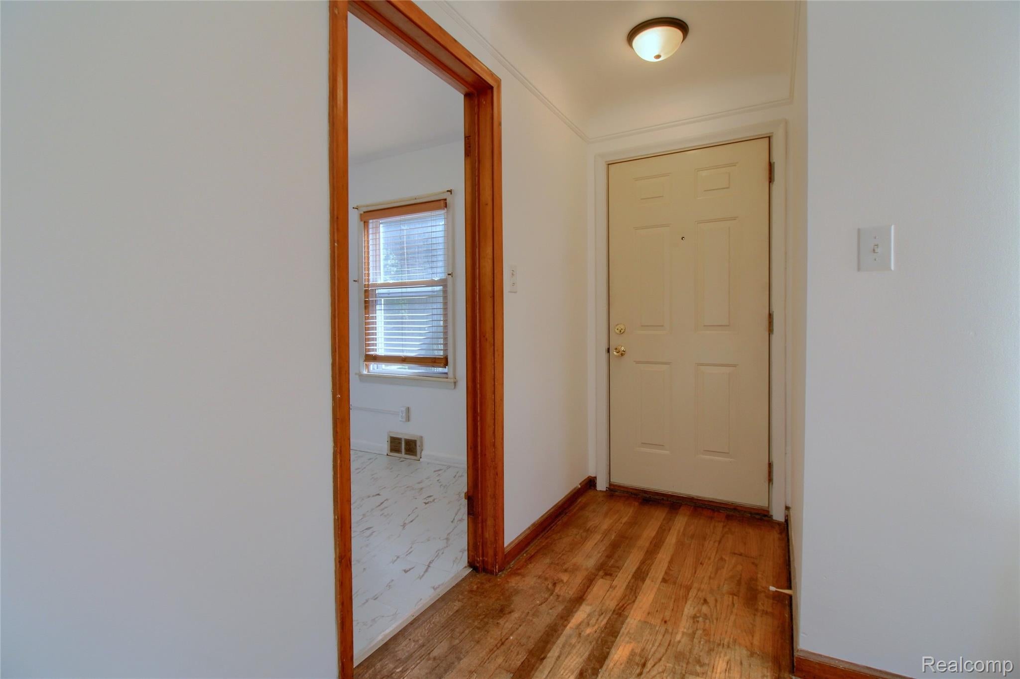 28 W Auburn Street