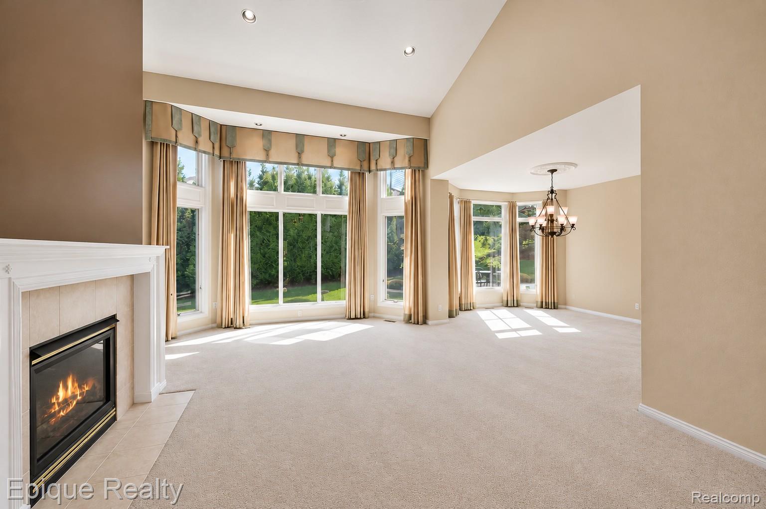 5675 Golf Pointe Drive