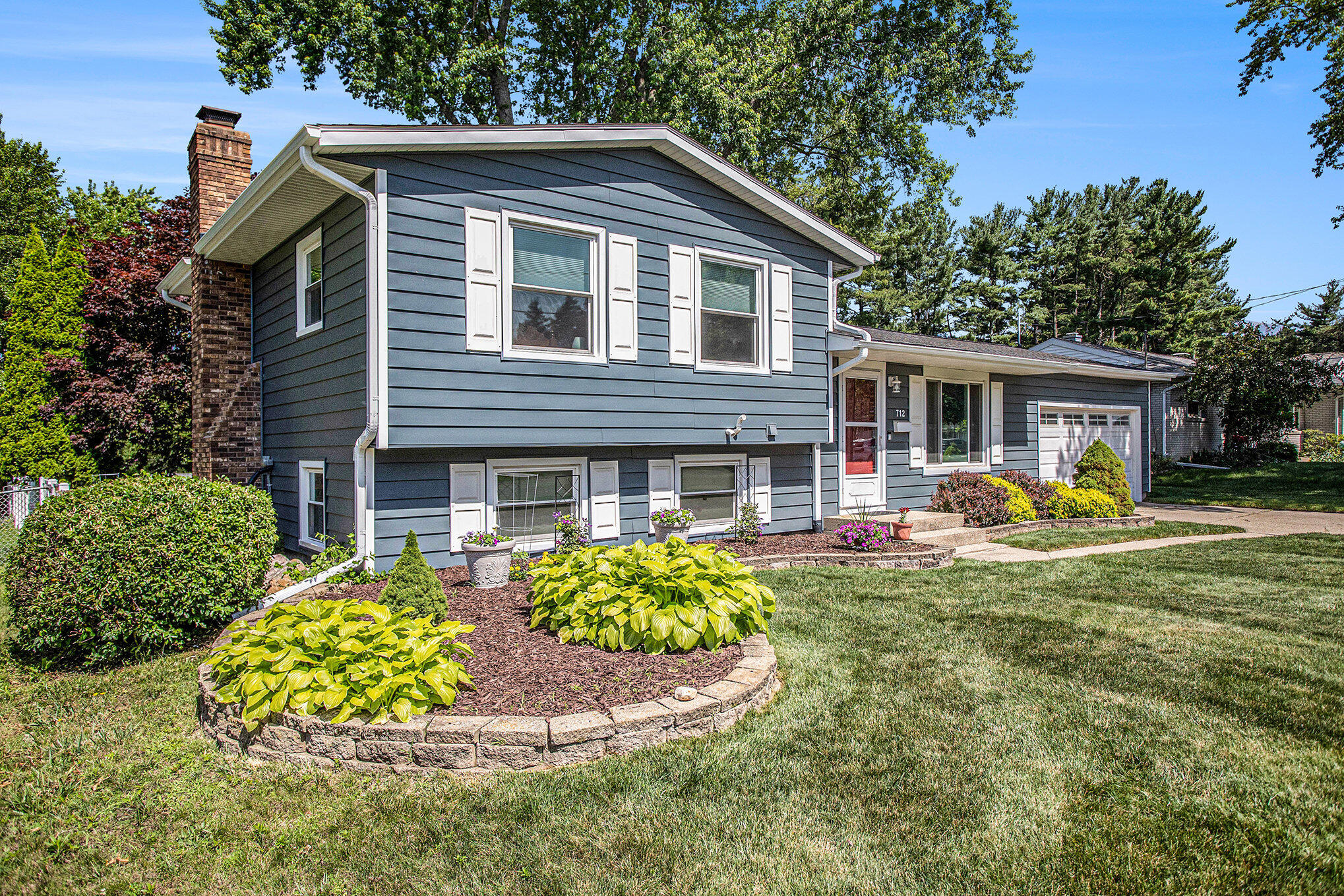 712 Knollwood Drive