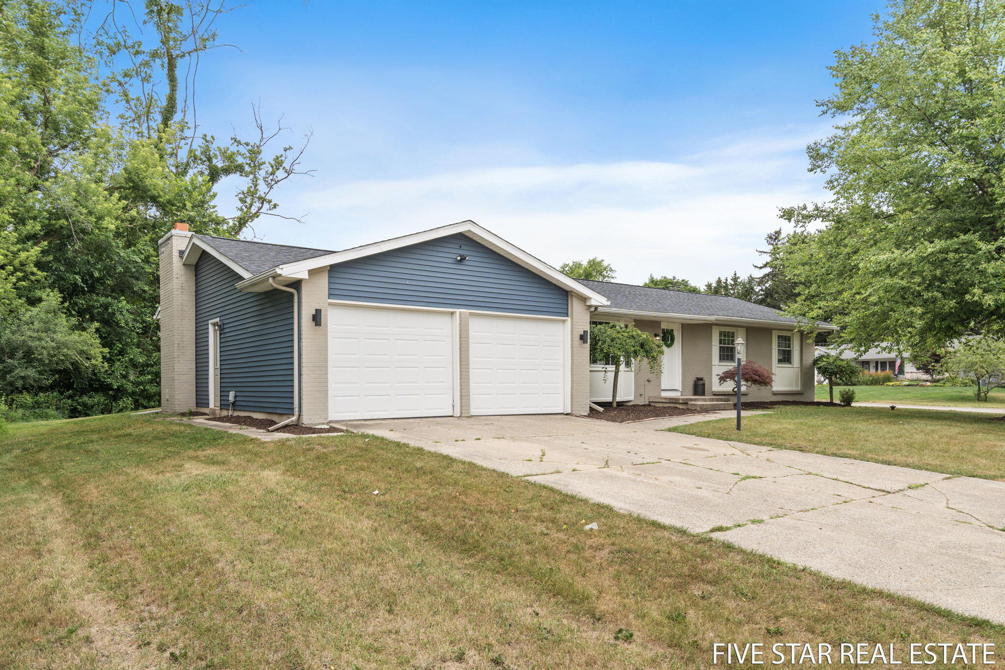 2712 Roanoke Drive NE
