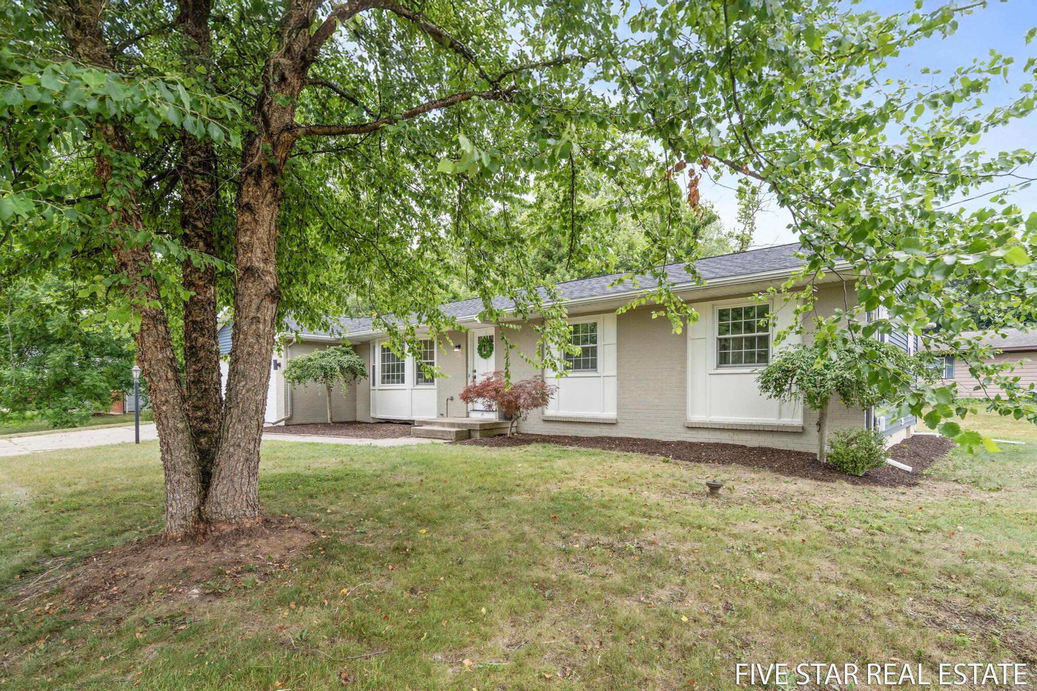 2712 Roanoke Drive NE