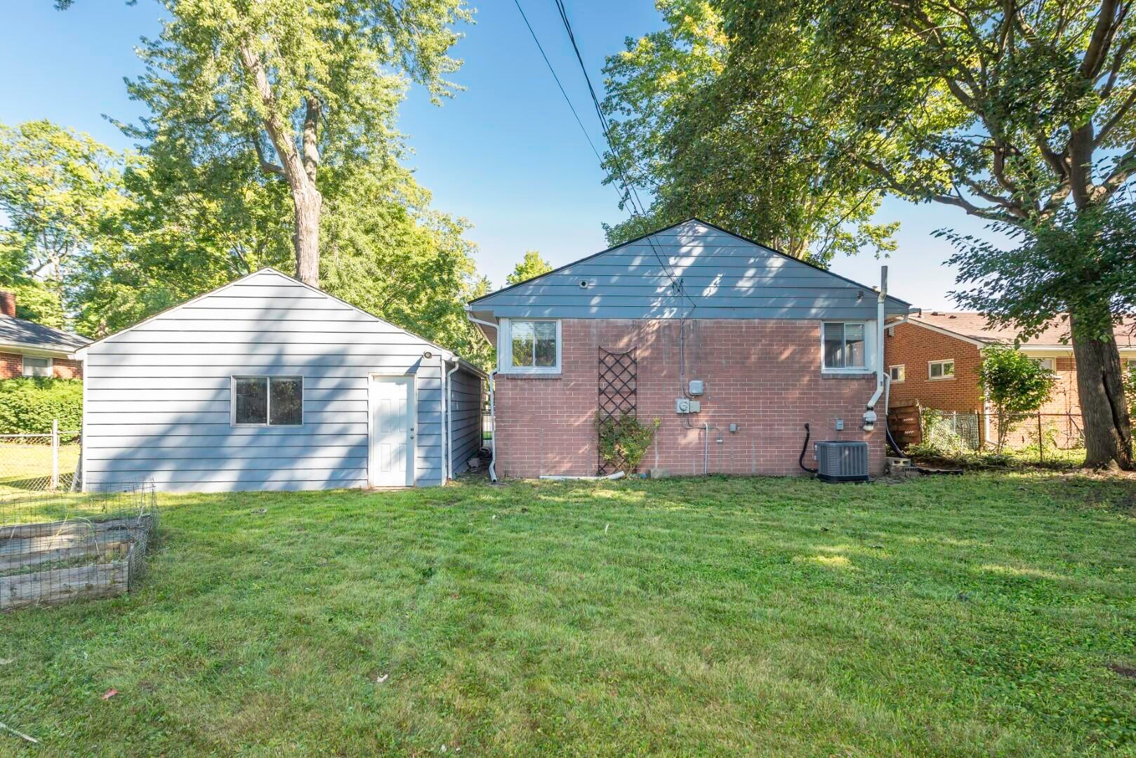 832 E Forest Avenue