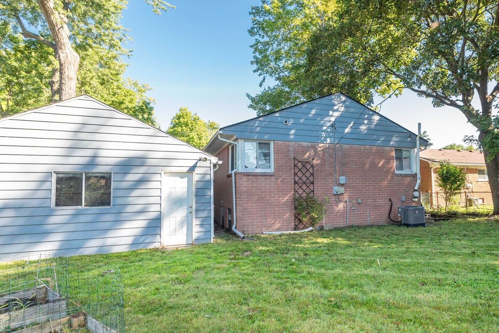 832 E Forest Avenue