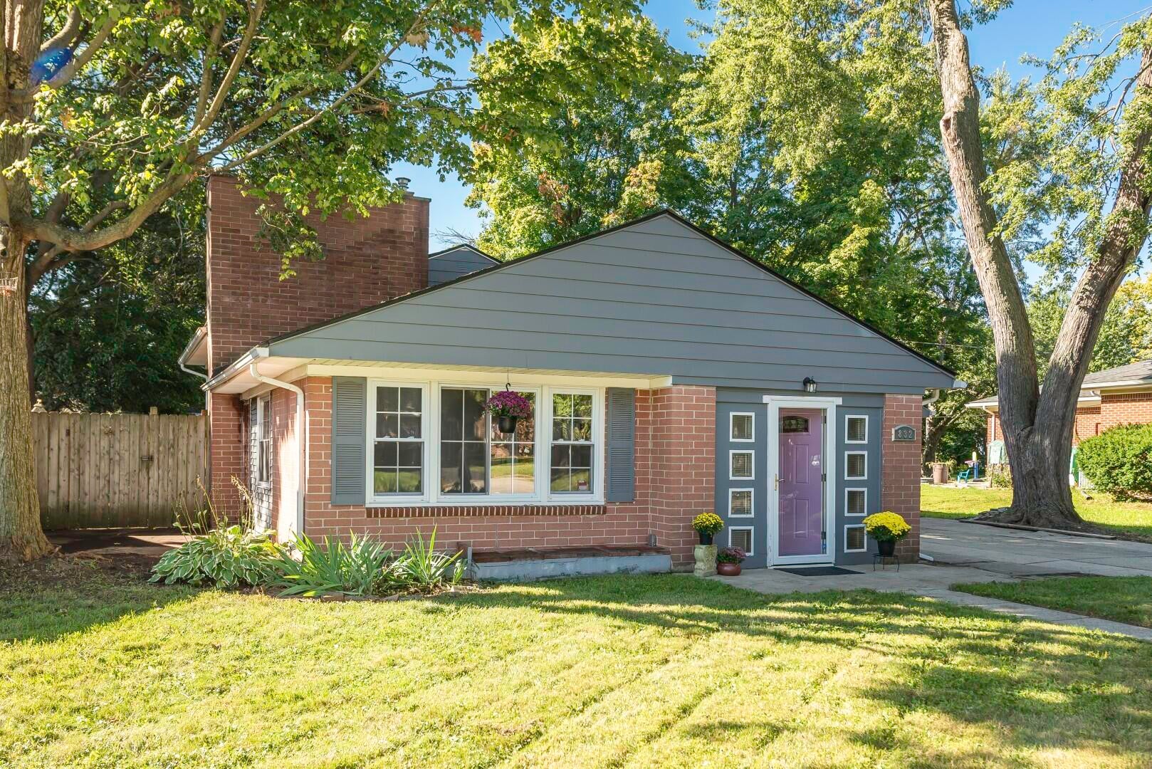 832 E Forest Avenue
