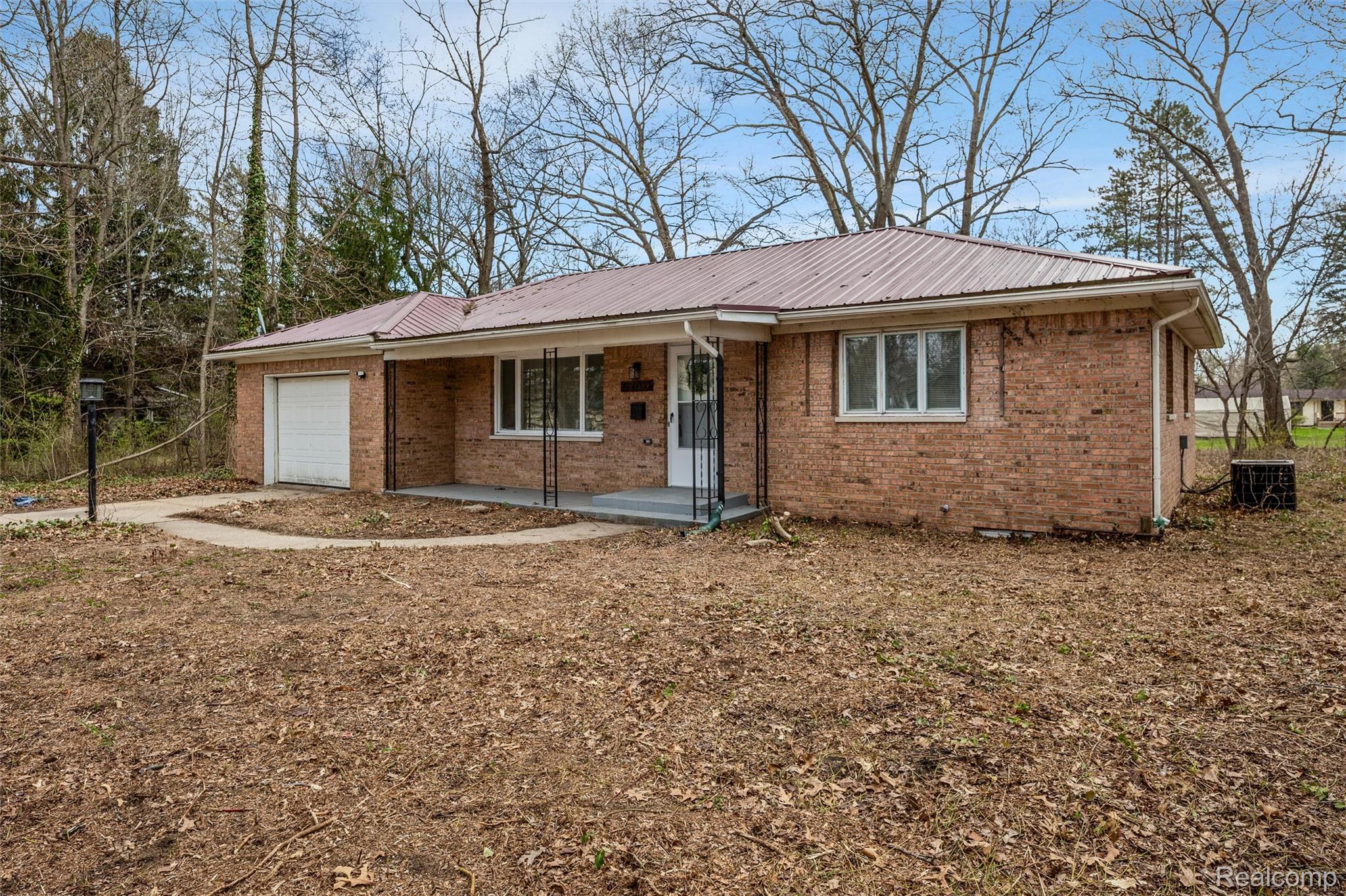 5740 Pine Lane