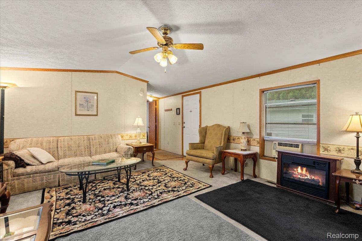 Auburn Hills City, Michigan 48326, United States, 2 Bedrooms Bedrooms, ,2 BathroomsBathrooms,Residential,Active,136456